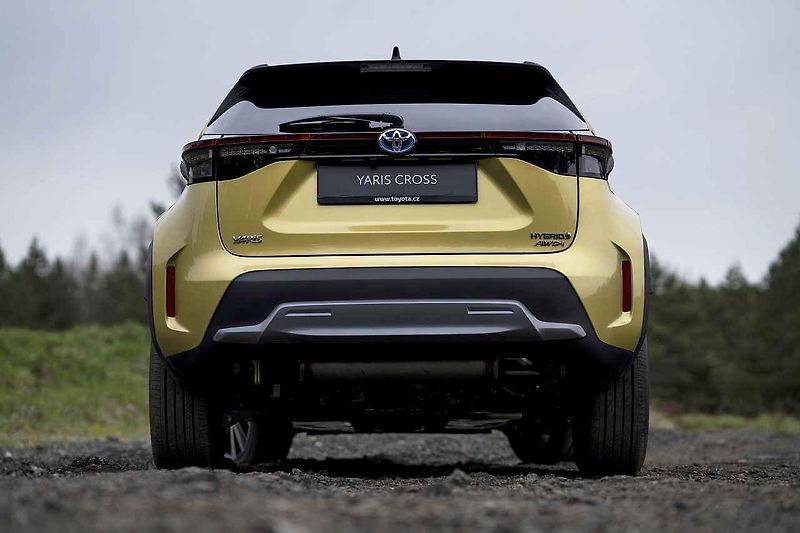 Toyota Yaris Cross si poradí také s lehčím terénem