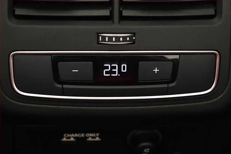 Audi A5 (2024) 40 TFSI - fotka 23 z 24