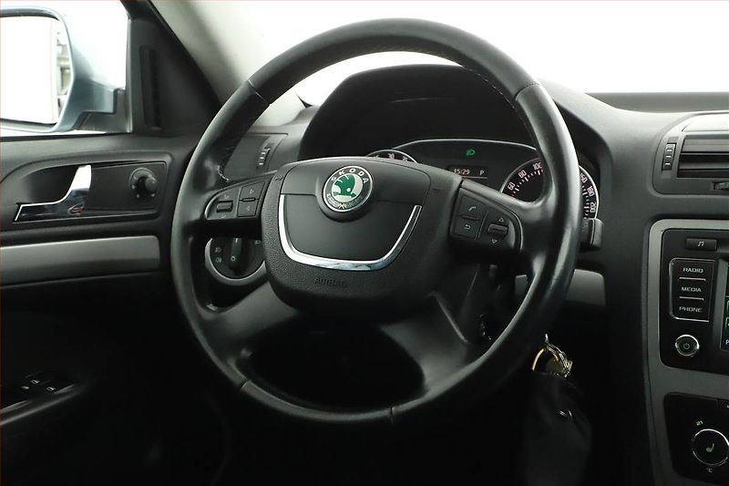 Škoda Octavia (2012) 1.6 TDI, Automat, Tempomat - fotka 16 z 18