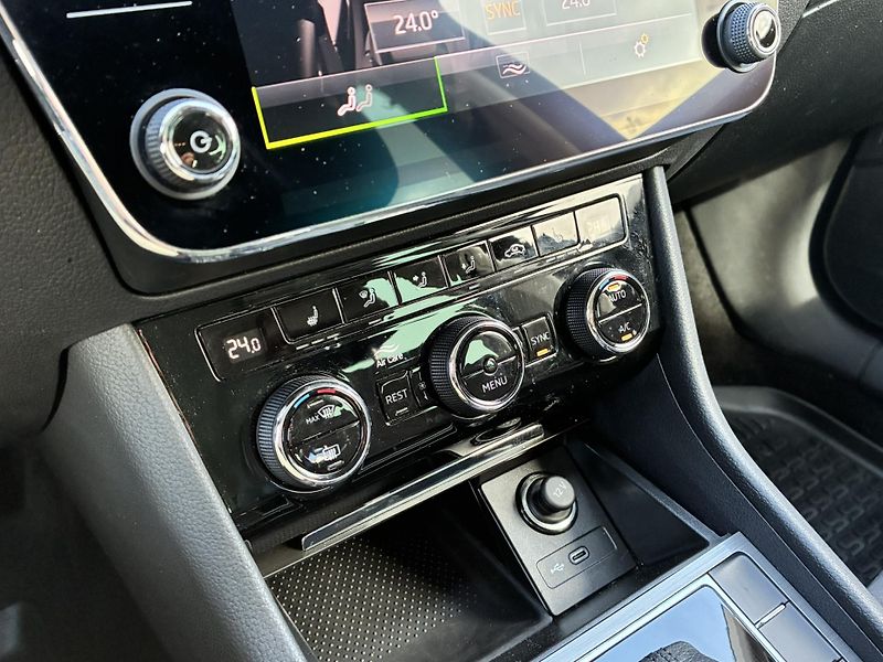 Škoda Superb 1.5 TSI DSG / 110 kW Style Plu - fotka 24 z 28