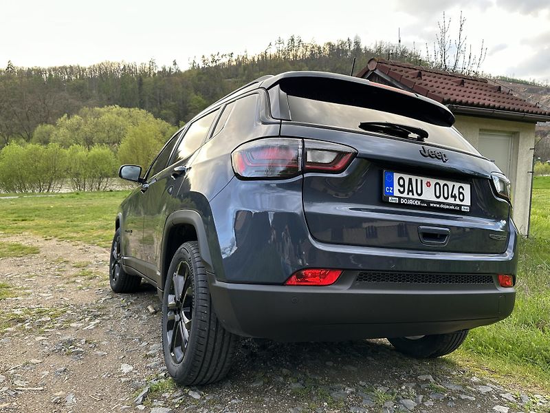 Jeep Compass (2023) 1.3 130k Night Eagle, CZ - fotka 2 z 8