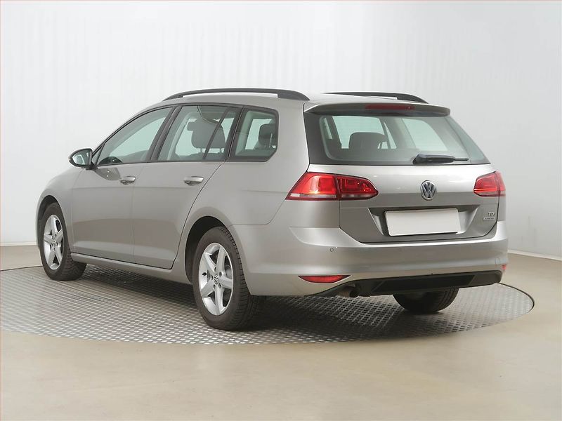 Volkswagen Golf (2013) 1.6 TDI, Automat, Tempomat - fotka 4 z 16
