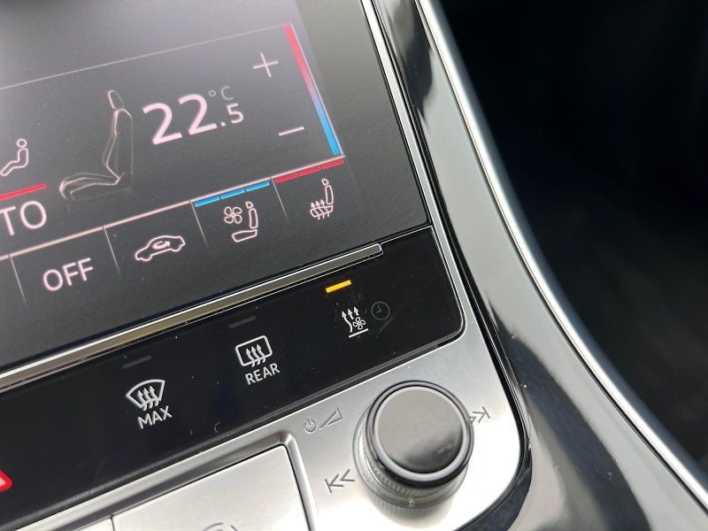 Audi Q8 (2025) S-LINE 50TDI WEBASTO HUP DPH - fotka 32 z 32
