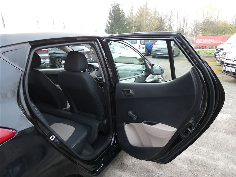 Hyundai i10 1,0 i 1.majitel,serviska,2x ko - fotka 24 z 38