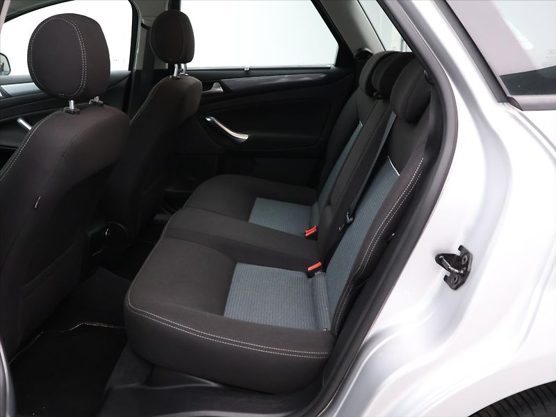 Ford Mondeo 1.6 TDCi 85kW Aut.Klima Navi - fotka 14 z 28