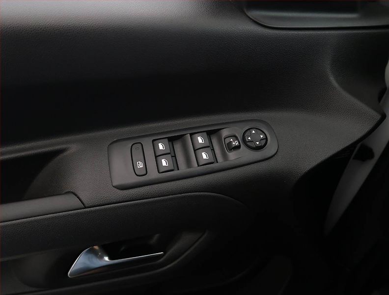 Opel Combo (2022) Maxi Elegance 1.5 CDTI, 7Míst - fotka 24 z 24