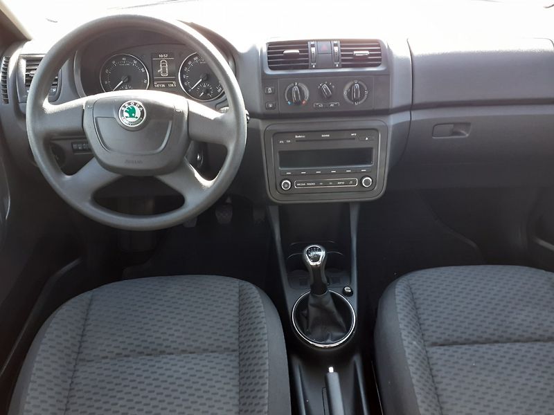 Škoda Fabia (2010) 1.2 TSi Kombi AMBIENTE - fotka 7 z 35