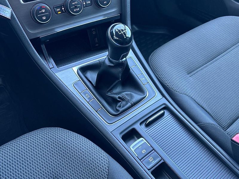 Volkswagen Golf Comfortline - fotka 20 z 23