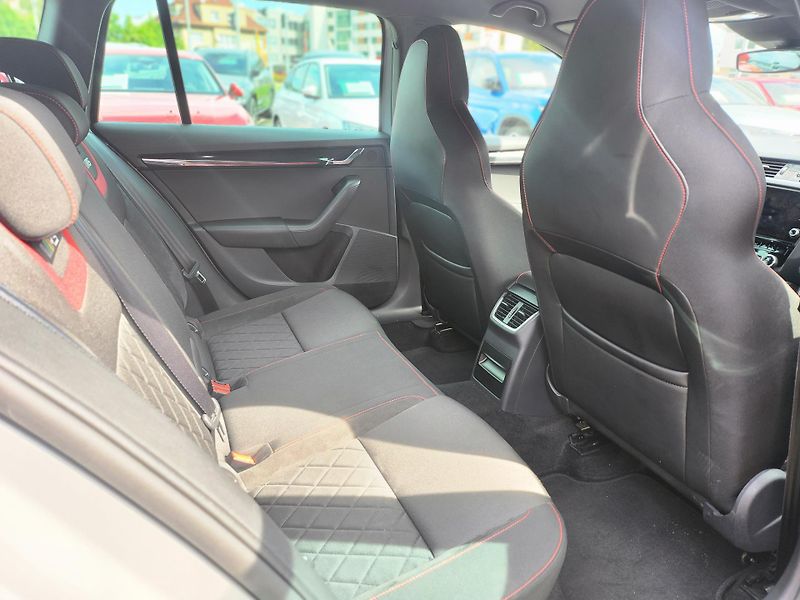Škoda Octavia RS 2.0 TDI 135kw DSG 4X4 Combi - fotka 24 z 25