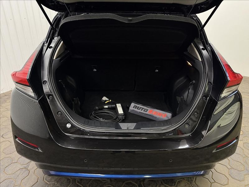 Nissan Leaf N-CONNECTA 160kW 62kWh - fotka 28 z 38