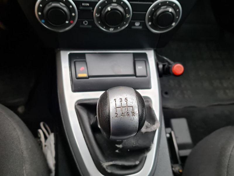 Land Rover Freelander 2,2 TD4 112WW 4WD - fotka 14 z 17