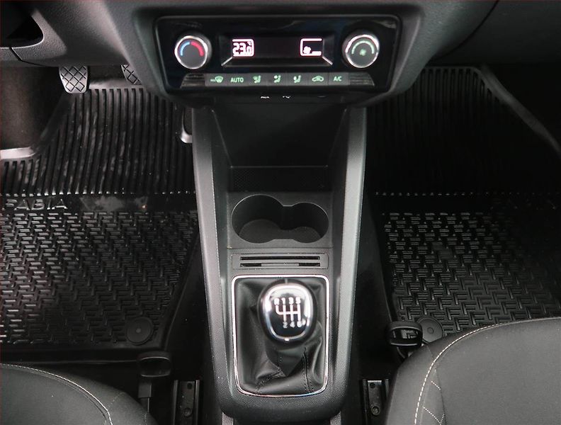 Škoda Fabia (2018) Style 1.0 TSI, Tempomat - fotka 13 z 20