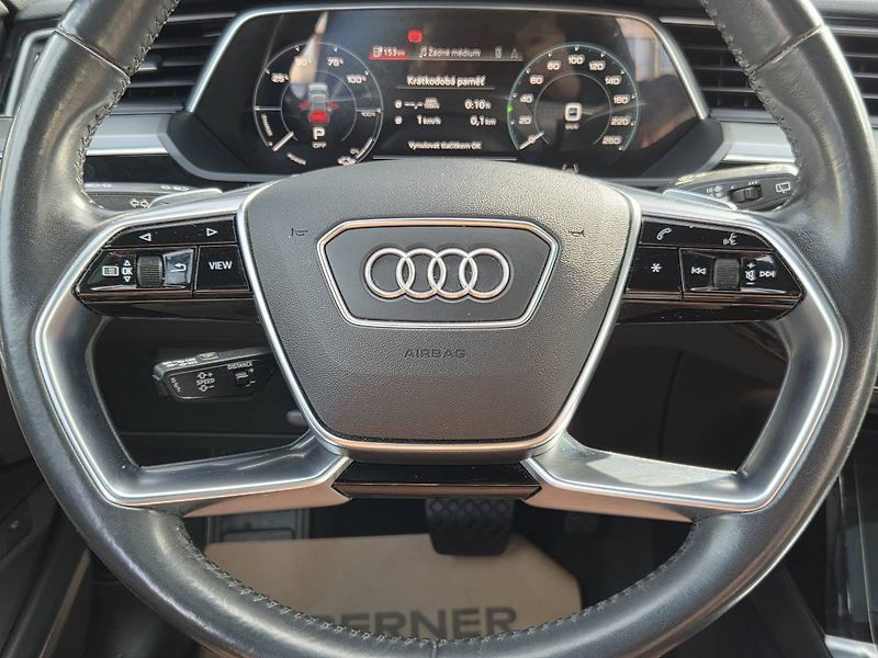 Audi e-tron (2021) Quattro 300kW Advanced - fotka 18 z 48
