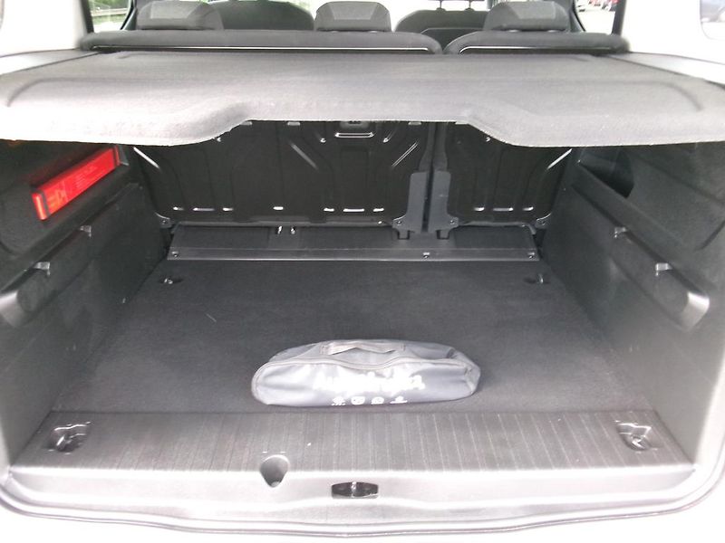 Opel Combo (2025) EDITION PLUS 1.2 81kW - fotka 7 z 17