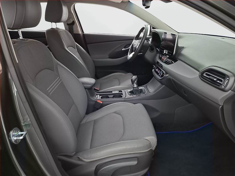 Hyundai i30 (2023) 1.5 T-GDI MHEV - fotka 9 z 20