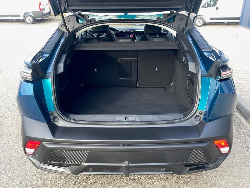 Peugeot 408 (2023) Allure 1,2 PureTech 130k EAT8 - fotka 5 z 7