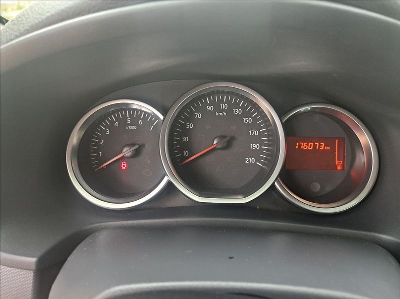 Dacia Sandero 1,0 SCe - fotka 18 z 35