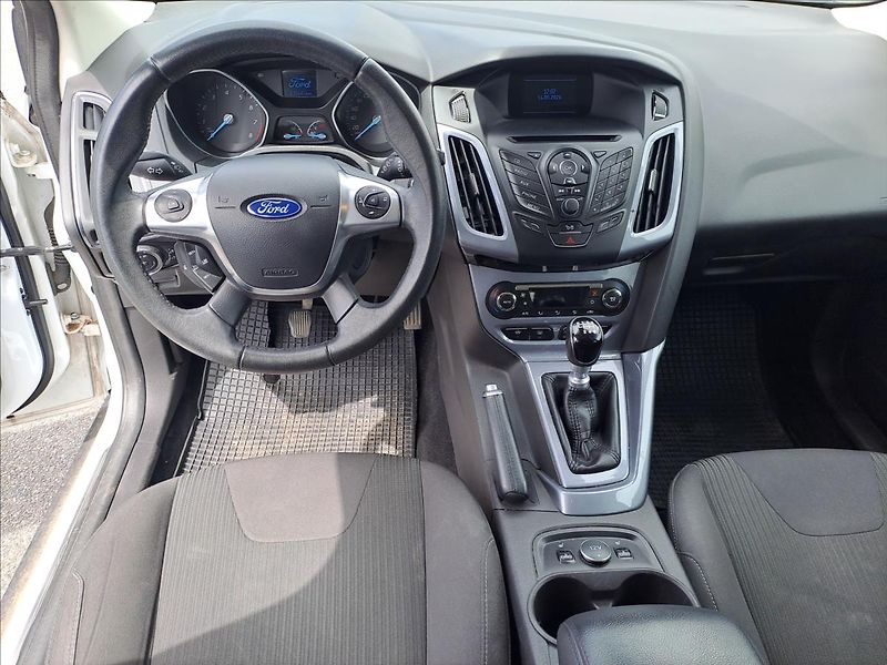 Ford Focus 1,6 ECOBOOST - fotka 9 z 16