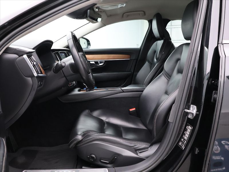 Volvo S90 2.0 D4 140kW CZ Inscription - fotka 11 z 29