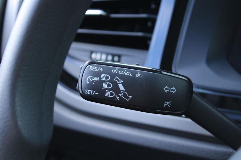 Volkswagen Polo 1.0TSI COMFORTLINE LED ČR - fotka 15 z 21