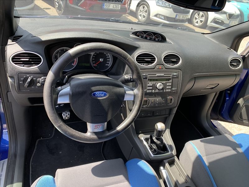 Ford Focus 2,5 ST 225 166 KW - fotka 9 z 17