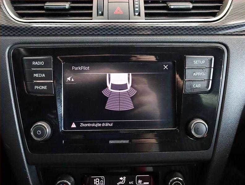 Škoda Rapid (2017) Spaceback 1.0 TSI, Xenony - fotka 13 z 22