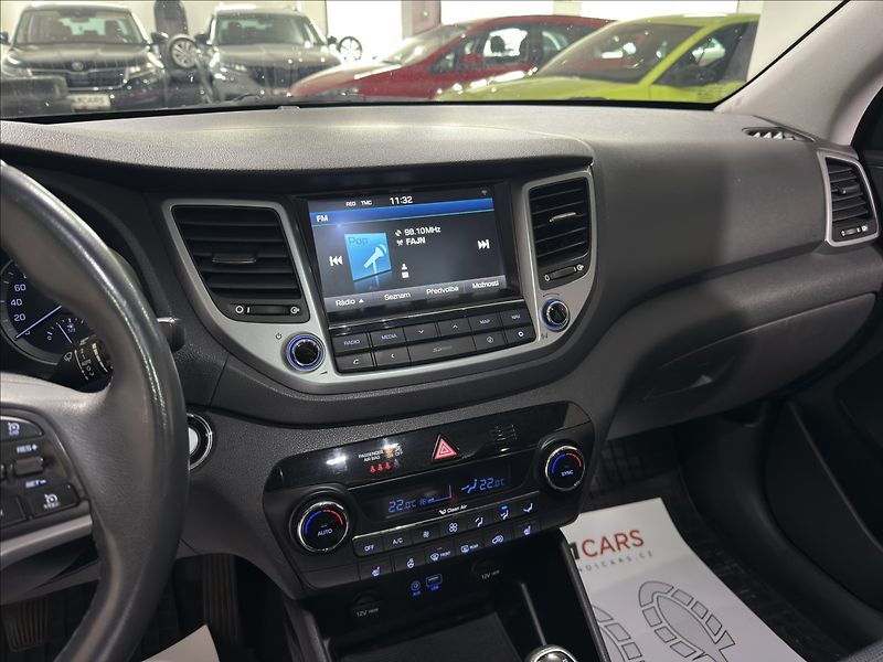 Hyundai Tucson 2,0   CRDI 4X4 STYLE PANO - fotka 15 z 40