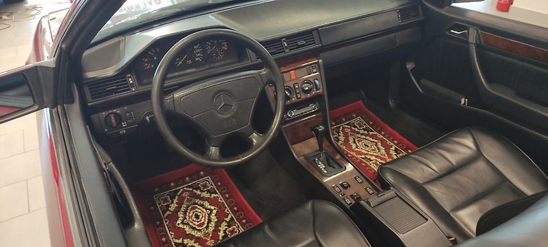 Mercedes-Benz 124 (1994) Cabriolet 300 CE-24 - fotka 9 z 24