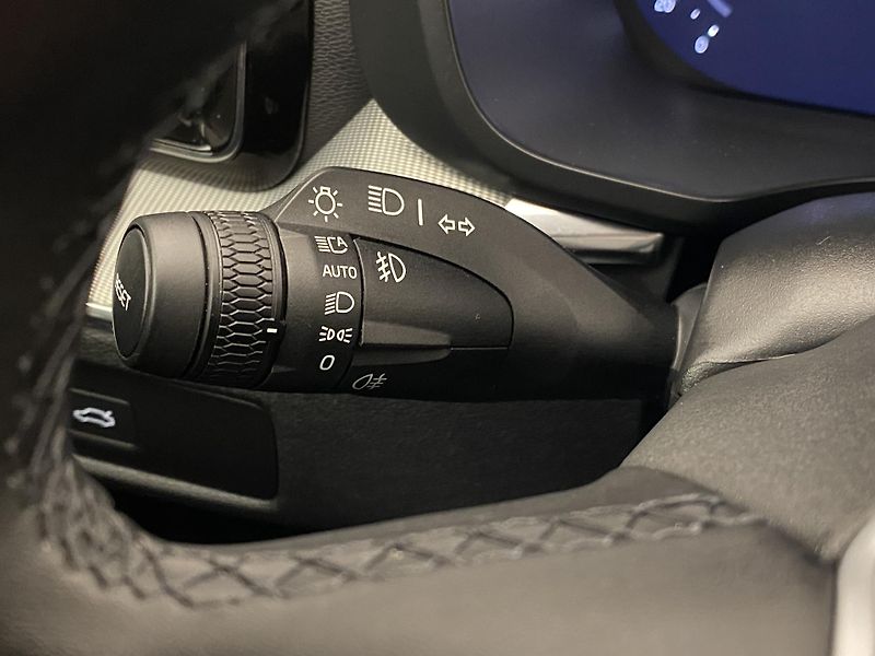 Volvo XC60 B5 AWD DARK PLUS AUT - fotka 22 z 53