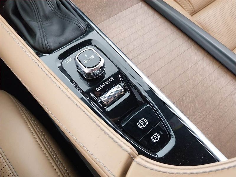 Volvo XC90 (2017) D5 AWD - fotka 17 z 23