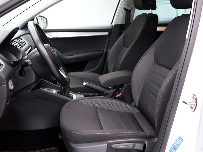 Škoda Octavia 1,6 TDI Ambition LED Navi - fotka 11 z 30