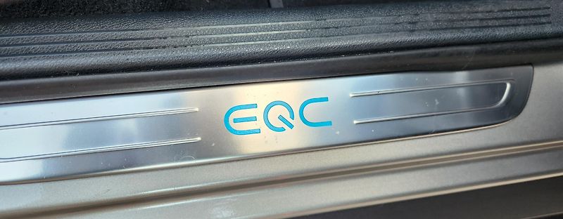 Mercedes-Benz EQC (2022) 400 4M AMG SOH 94,5% 85kWh - fotka 23 z 50