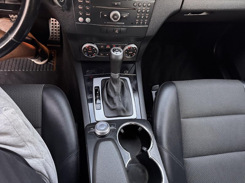 Mercedes-Benz GLK (2009) 220CDI 125Kw Rezervace - fotka 10 z 22