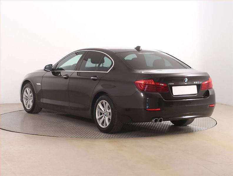 BMW Řada 5 (2016) 520d xDrive, 4X4, Automat - fotka 4 z 20