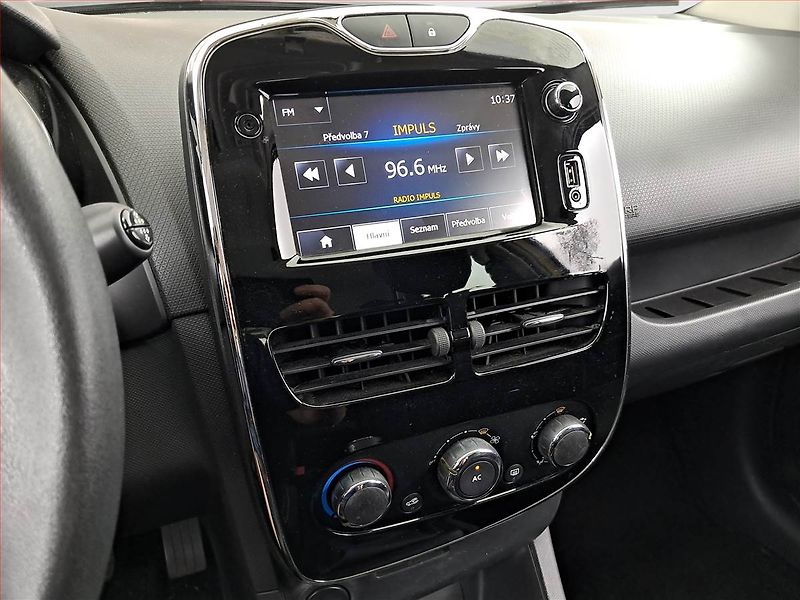 Renault Clio (2014) 0.9 TCe, ČR,1.maj, Tempomat - fotka 12 z 14