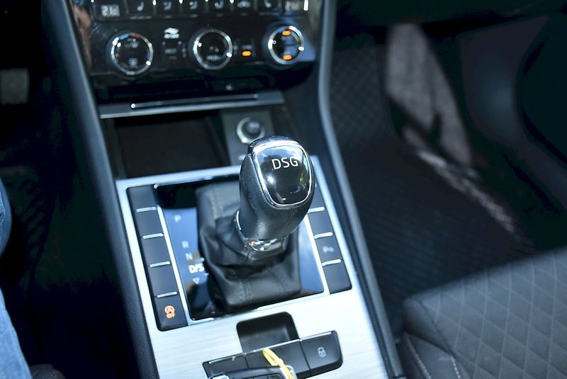 Škoda Superb (2021) Ambition plus 1.5 TSI 110kW DS - fotka 20 z 29
