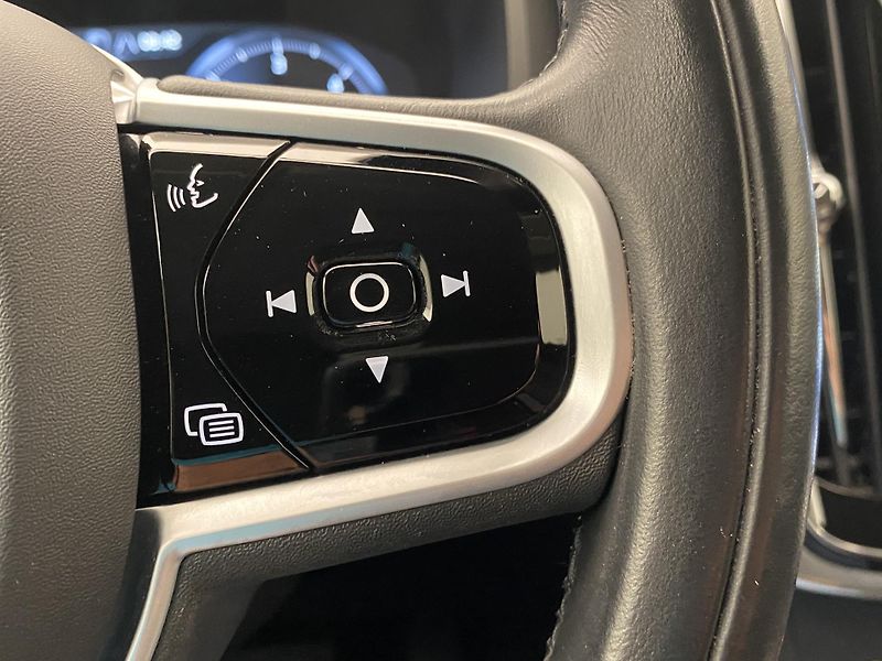 Volvo V90 CC B4 AWD MOMENTUM REZERVACE - fotka 21 z 53