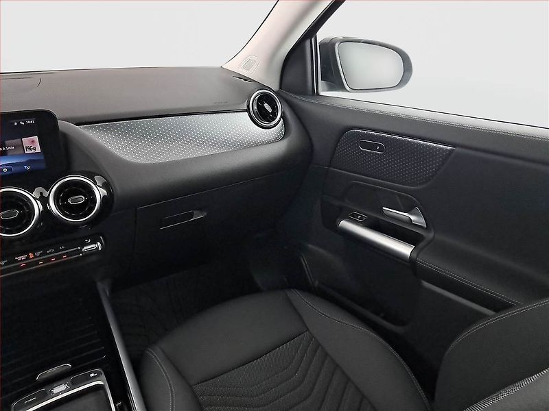 Mercedes-Benz GLA (2025) 200 - fotka 8 z 23