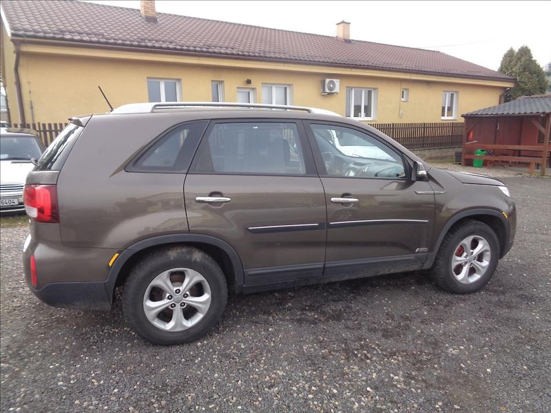 Kia Sorento 2,2 - fotka 8 z 19