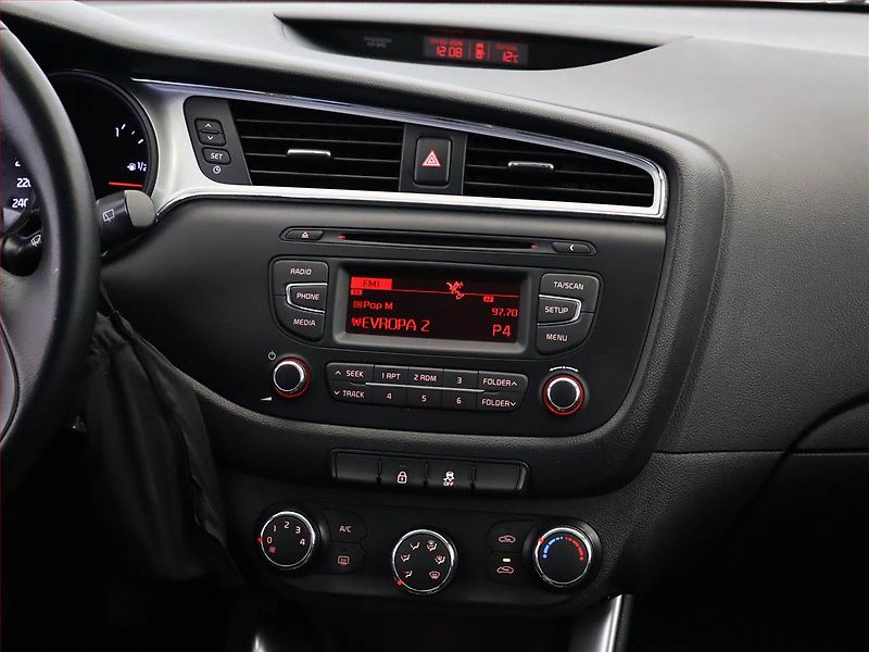 Kia Ceed (2015) 1.6 CRDi, Tempomat - fotka 10 z 14