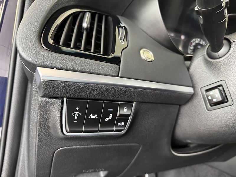 Kia Stinger 3,3TGDI V6*4WD*HUD*360kam*DPH - fotka 28 z 44