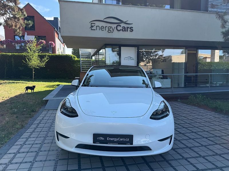 Tesla Model Y Long Range AWD - fotka 2 z 39