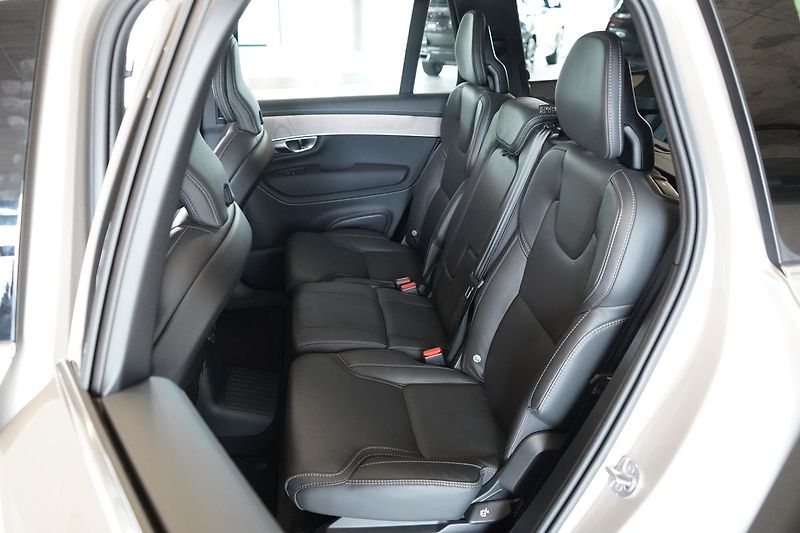 Volvo XC90 T8 AWD PLUS, Ventilace, 360° - fotka 44 z 48