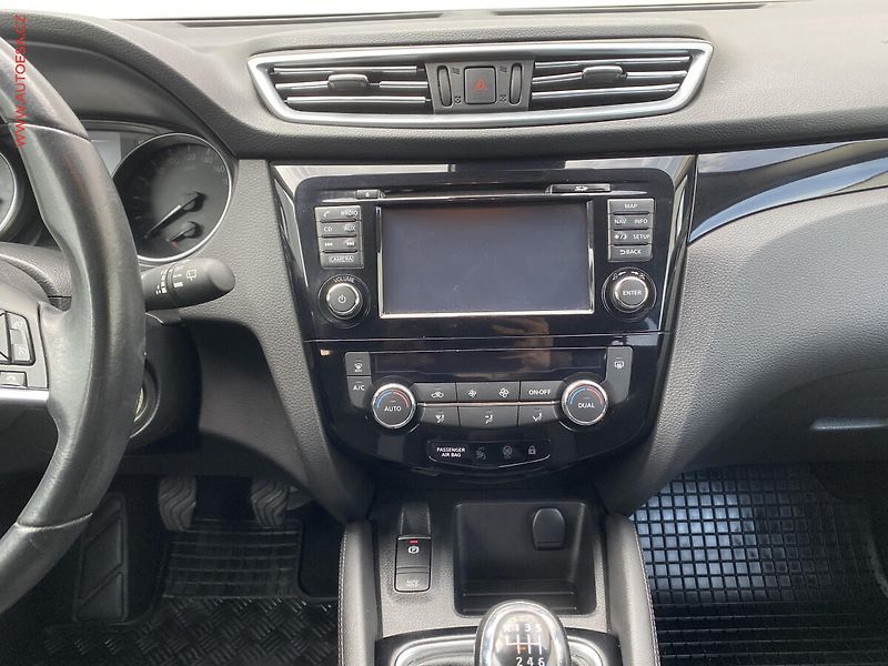 Nissan Qashqai (2018) 1.2TCe, ČR, Klima - fotka 13 z 19