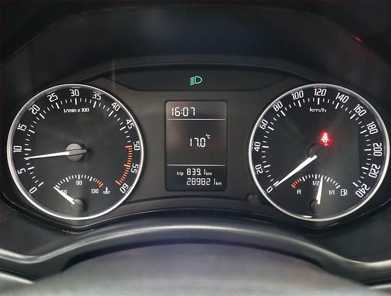 Škoda Octavia (2011) 1.6 TDI, nová STK, rezervace - fotka 11 z 16