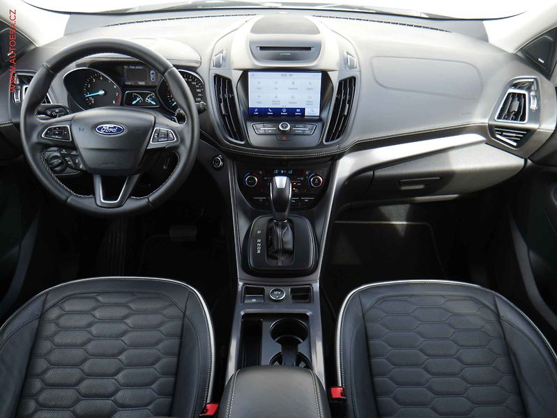 Ford Kuga (2019) 1.5 EB 4x4, Vignale, AT - fotka 8 z 22