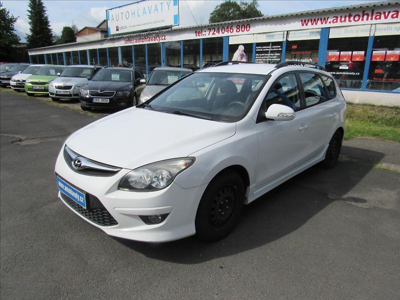 Hyundai i30 1,4 i 80kW Combi - fotka 1 z 27