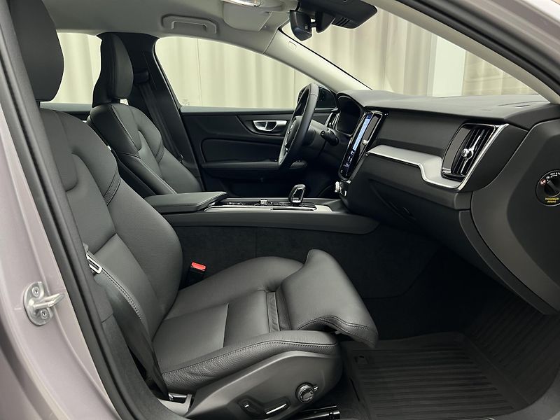Volvo V60 B4 DARK PLUS 1. maj. - fotka 19 z 41