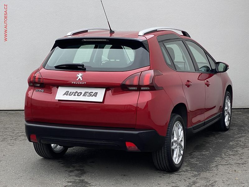 Peugeot 2008 (2018) 1.6 HDi, 2.maj,ČR, GT Line - fotka 4 z 17