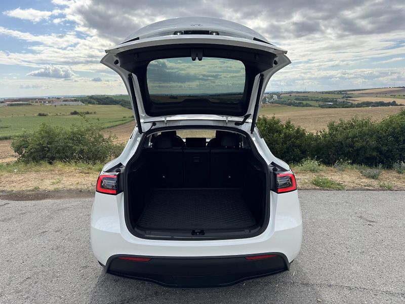 Tesla Model Y Long Range AWD Tažné SoH 93% - fotka 24 z 29